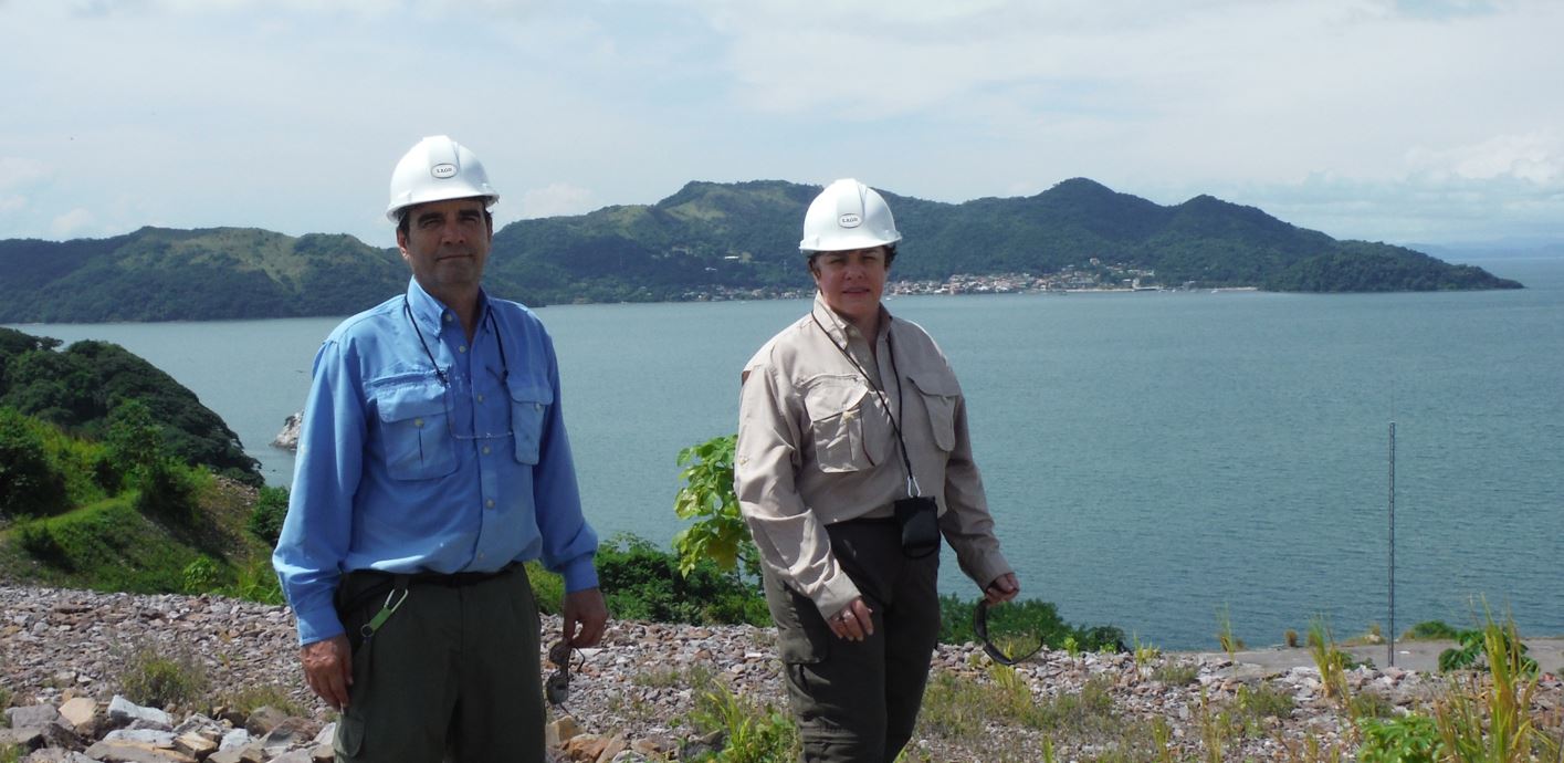 Maria C. Bravo and Marcelo E. Lago on a field site